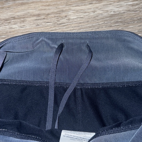 Nike Dry Fit Blue Cropped Capri Leggings - Size Small - Picture 5 of 7